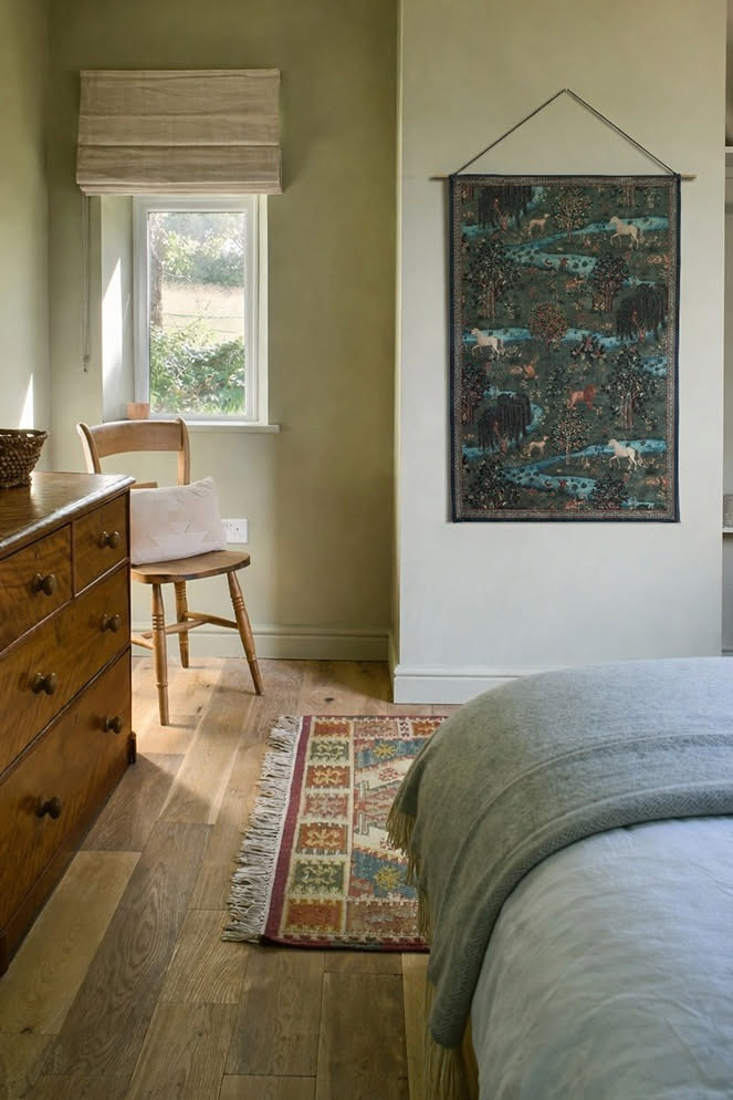 4 Expert Ways to Hang Your Tapestry with Style