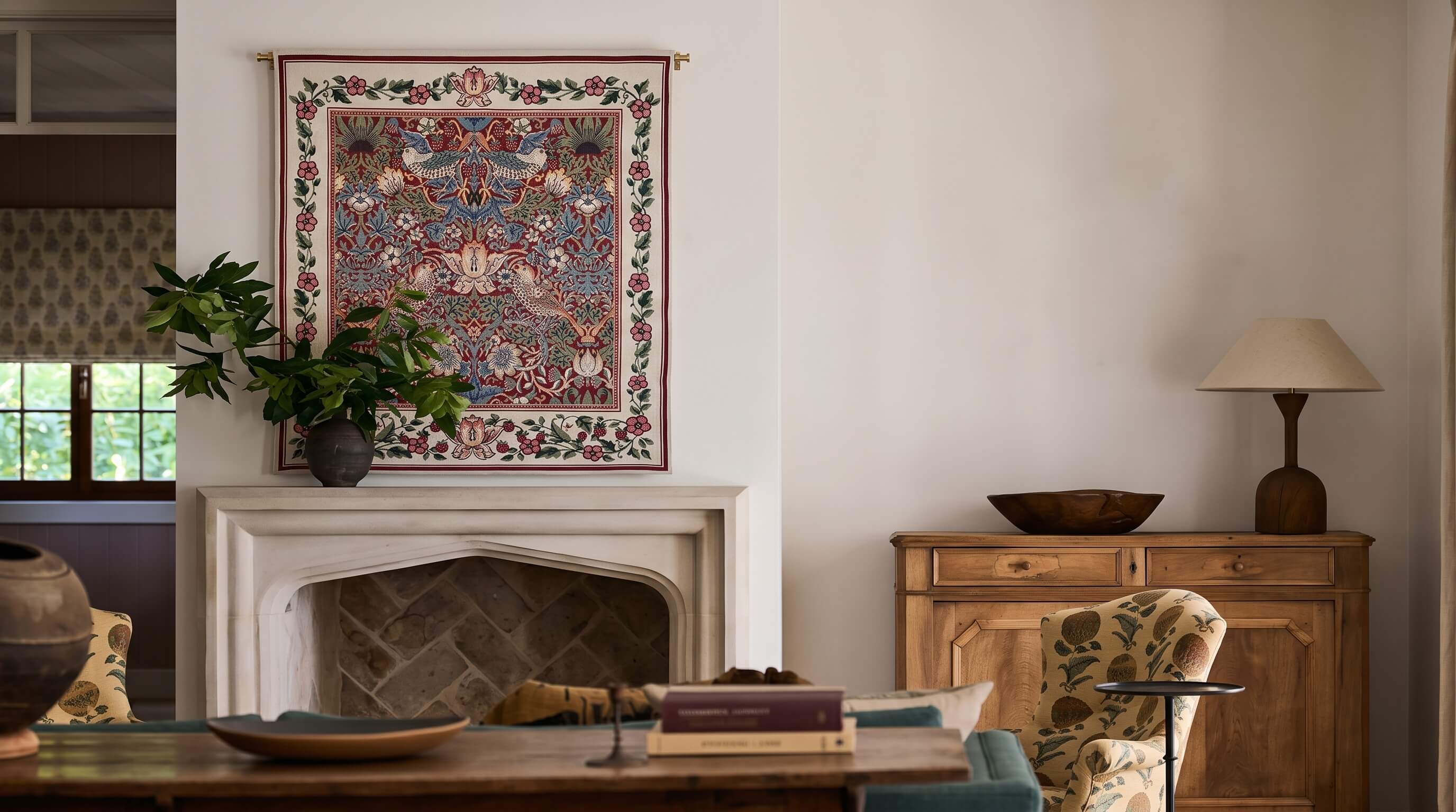 Tapestry Restaurant Decor: European Country Style with Summer Bouquet Violin